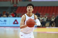 韩硕执教带来新变化!四川男篮3分险胜南京 首战差点掀翻广东
