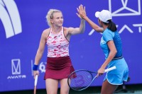 广州国际女子网球公开赛双打决赛:张帅/西尼亚科娃组合夺冠