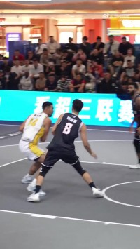 超三重庆争霸赛:面对第一中锋也丝毫不虚 这样的周嘉豪你爱了吗