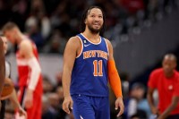🏀尼克斯vs魔术前瞻:NBA杯小组第一之争,矛与盾的攻防大战