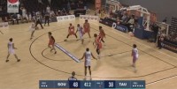 怀伊在半场结束前打出一波9-0的高潮 目前以43-48仅落后鲨鱼队5分