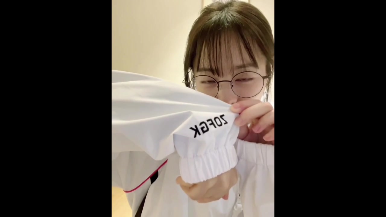 韩国女星朴宝英直播:希望T1能够维持ZOFGK阵容!求求了!